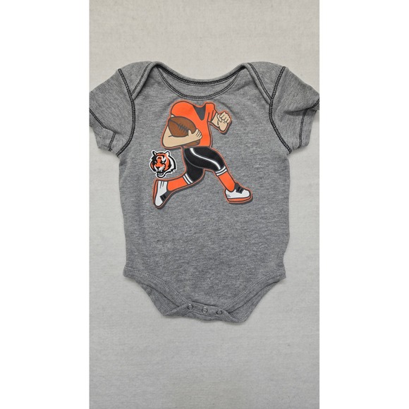 NFL Team Apparel Cincinnati Bengals Football Onesie Baby 6 9 Months Gray - Picture 1 of 7